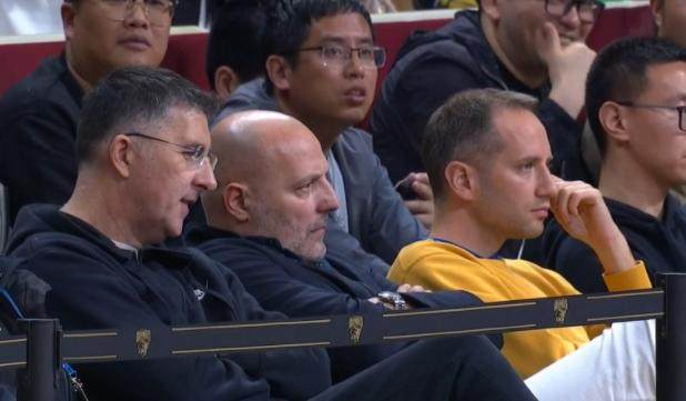 CBA半决赛变菜鸡互啄 国家队主帅观赛面色凝重